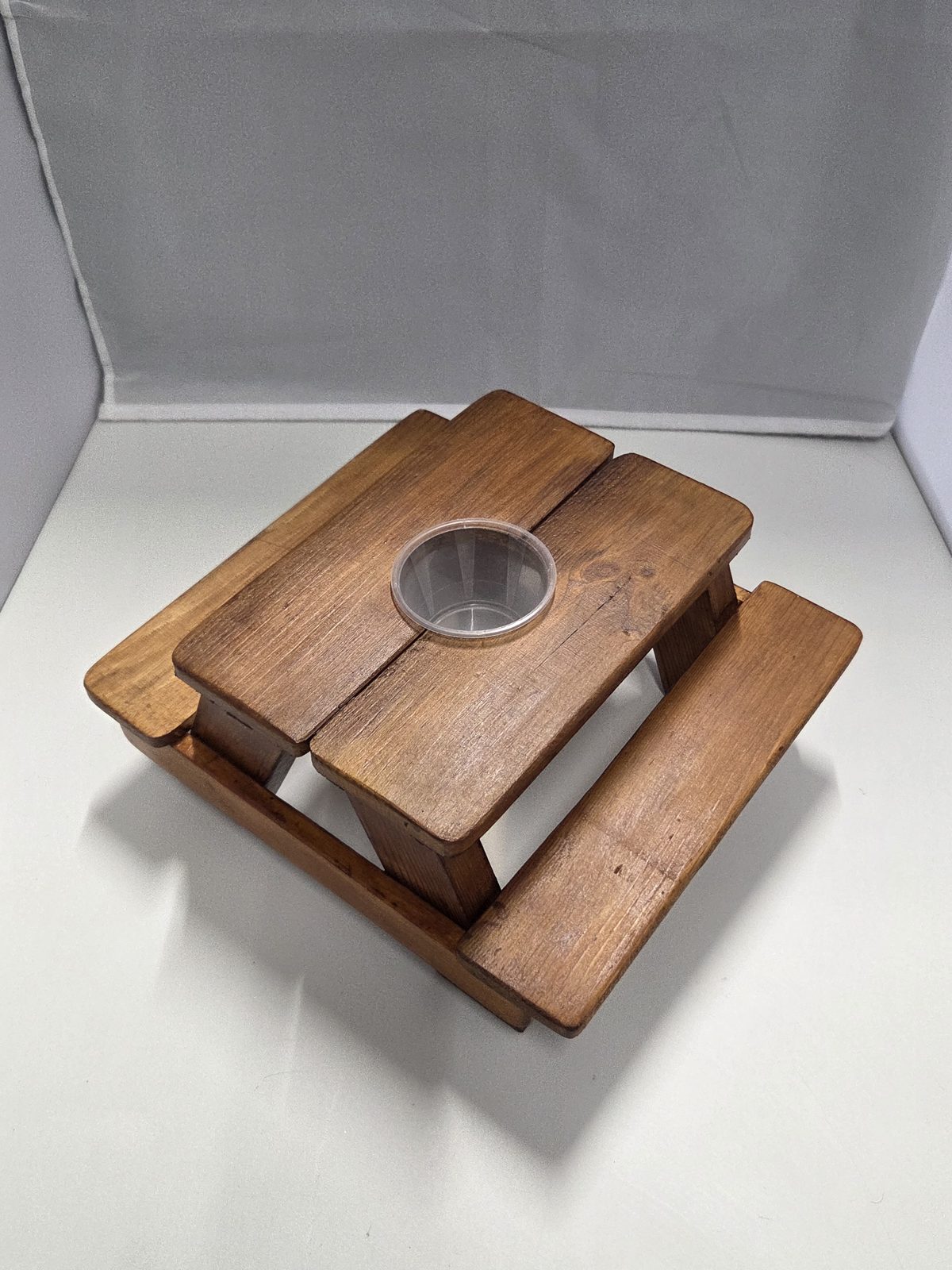 Mini picnic table feeder